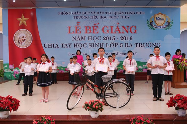 Em Phạm Cao Sơn nhận giải thưởng HCB cấp quốc gia thi giải tóan bằng Tiếng việt qua mạng